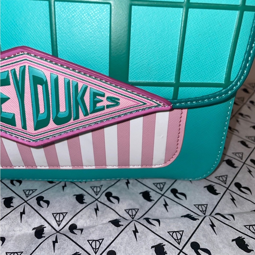 Exclusive Loungefly Harry Potter Sweet Shop Honeydukes Crossbody and Wallet Set - Picture 6 of 15
